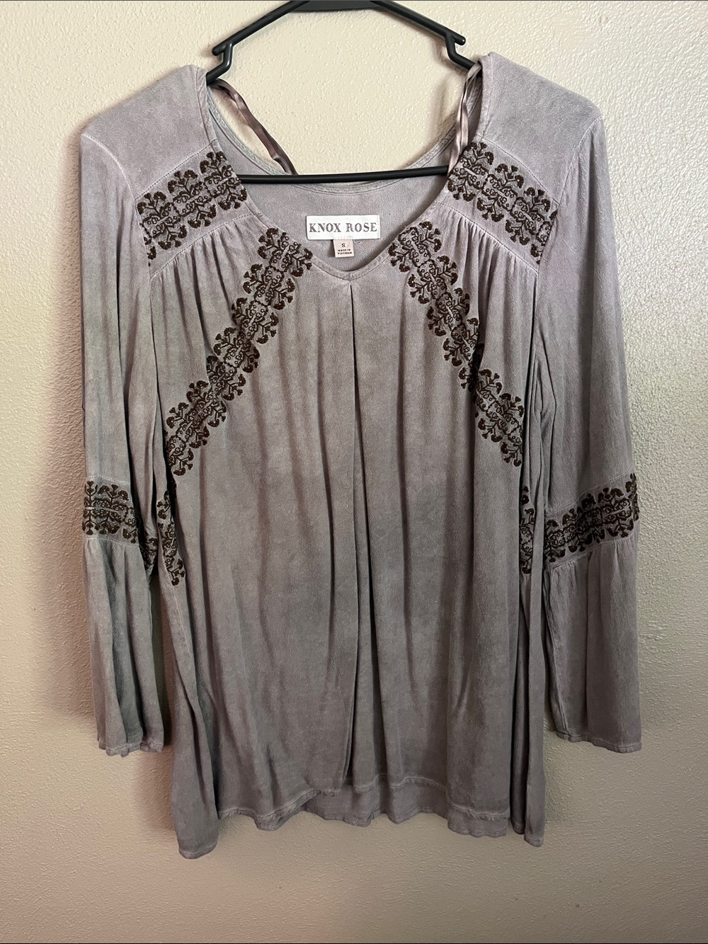 Knox Rose Gray Embroidered V-Neck Tunic Top
